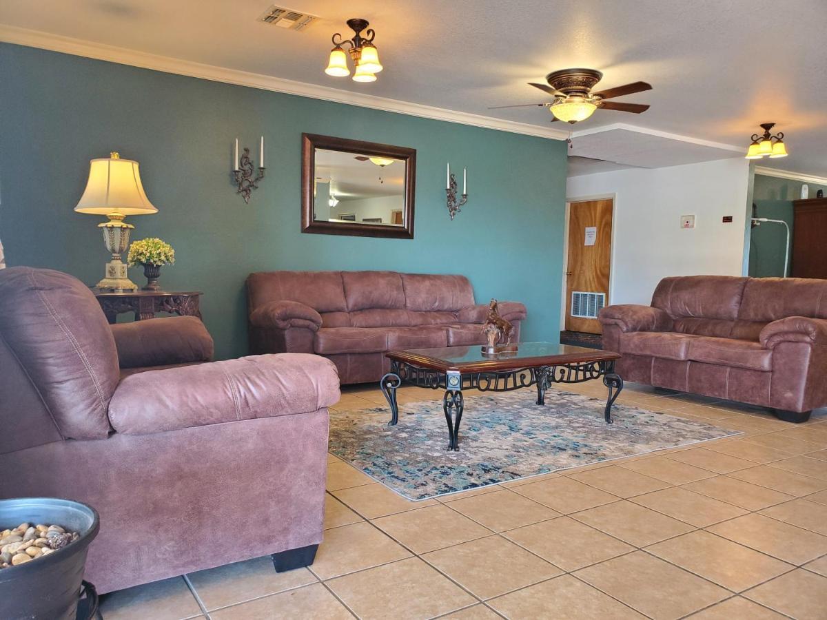 Candlelight Inn & Suites Hwy 69 Near マカリスター エクステリア 写真