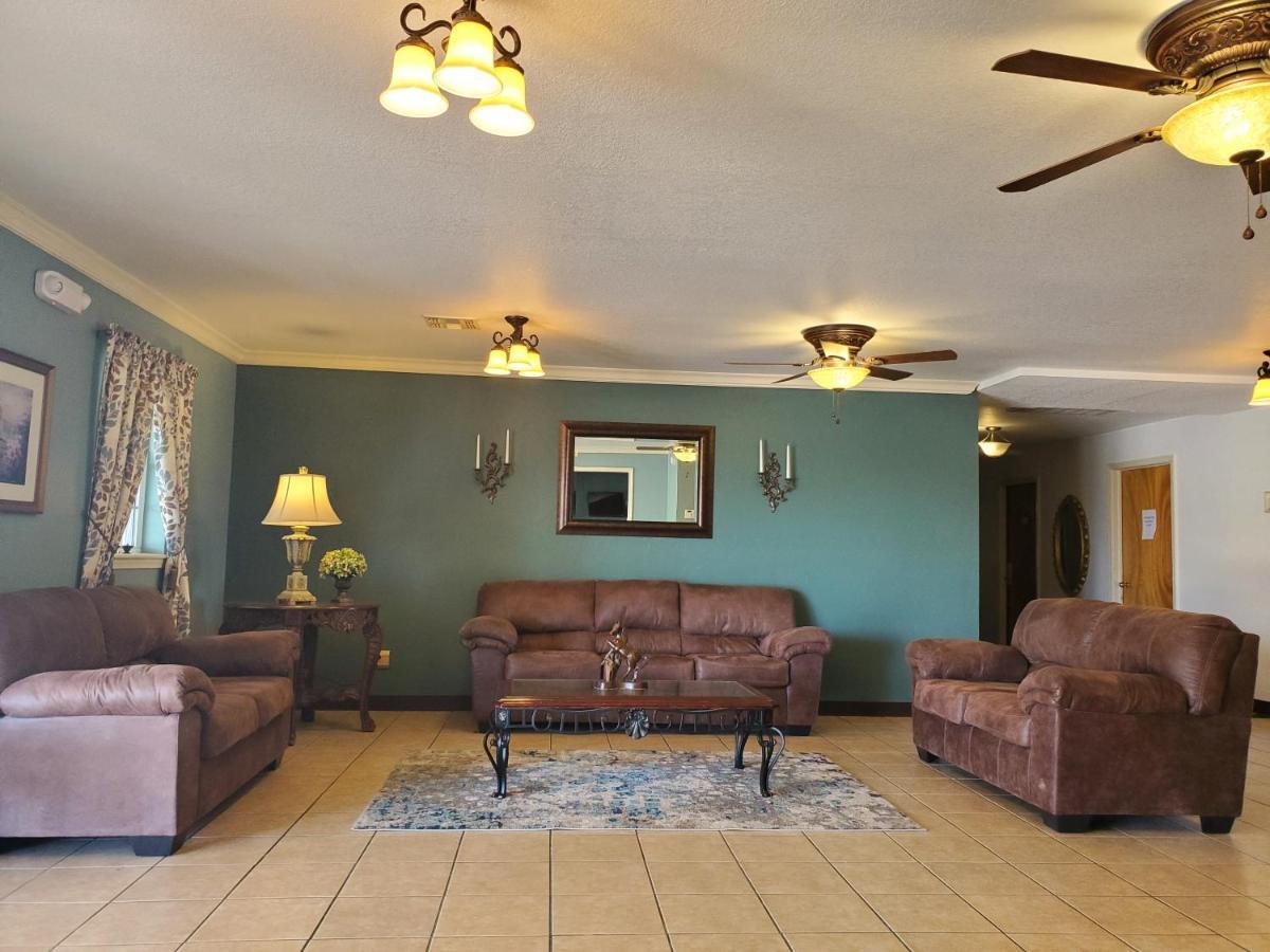 Candlelight Inn & Suites Hwy 69 Near マカリスター エクステリア 写真