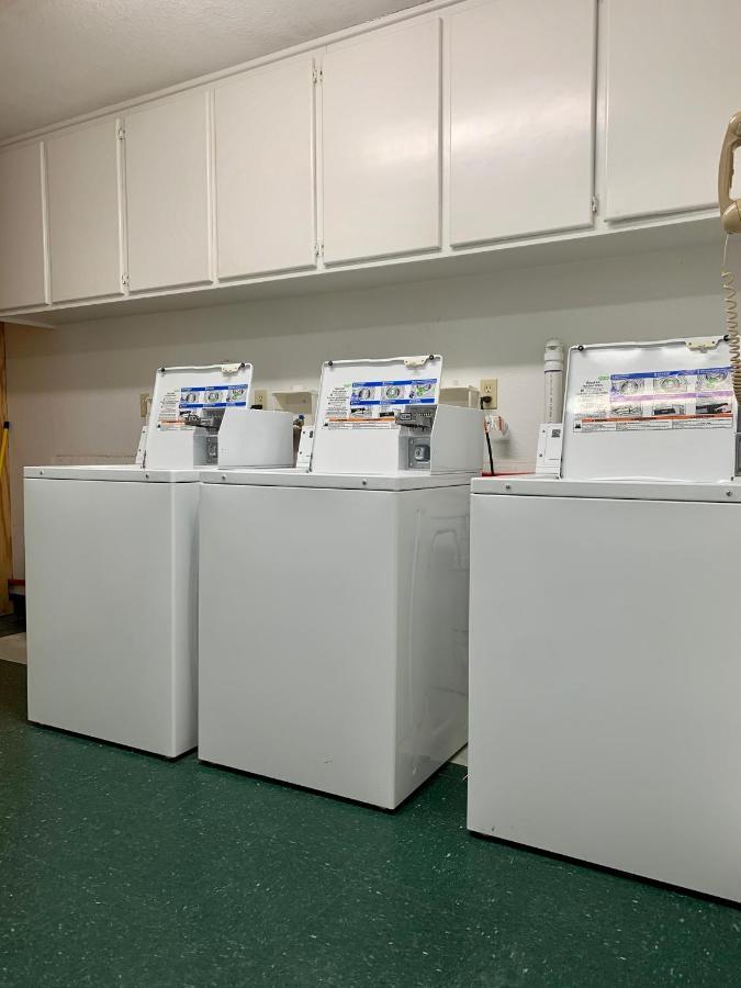 Candlelight Inn & Suites Hwy 69 Near マカリスター エクステリア 写真