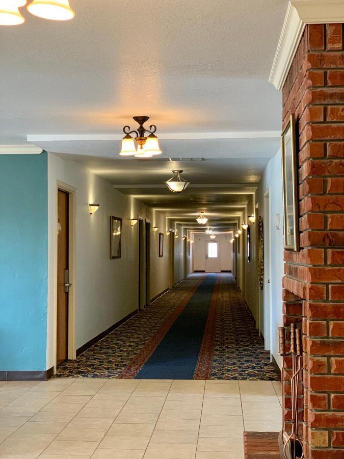 Candlelight Inn & Suites Hwy 69 Near マカリスター エクステリア 写真