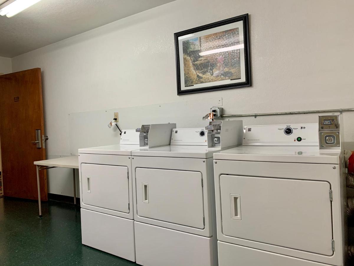 Candlelight Inn & Suites Hwy 69 Near マカリスター エクステリア 写真