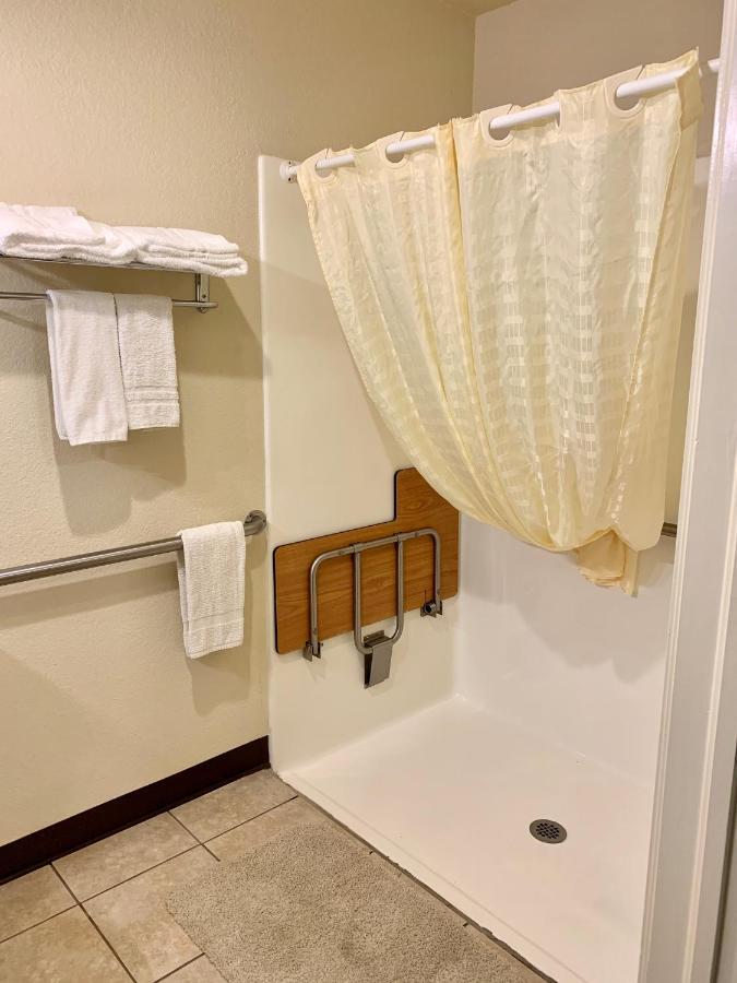 Candlelight Inn & Suites Hwy 69 Near マカリスター エクステリア 写真