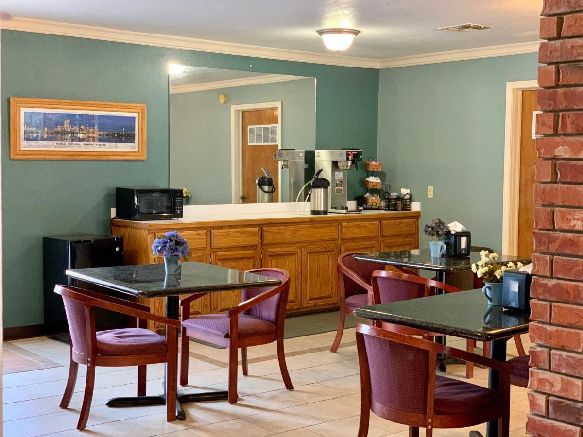 Candlelight Inn & Suites Hwy 69 Near マカリスター エクステリア 写真