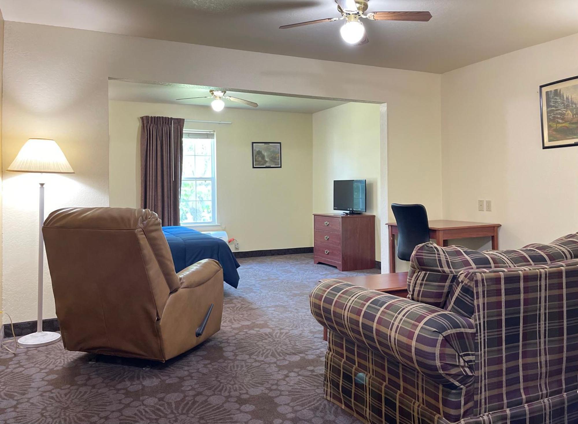 Candlelight Inn & Suites Hwy 69 Near マカリスター エクステリア 写真