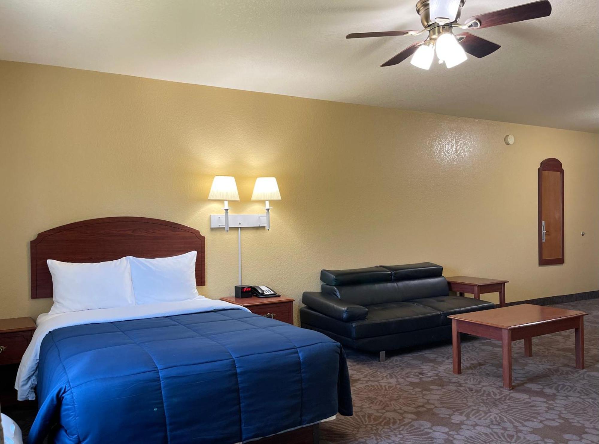 Candlelight Inn & Suites Hwy 69 Near マカリスター エクステリア 写真
